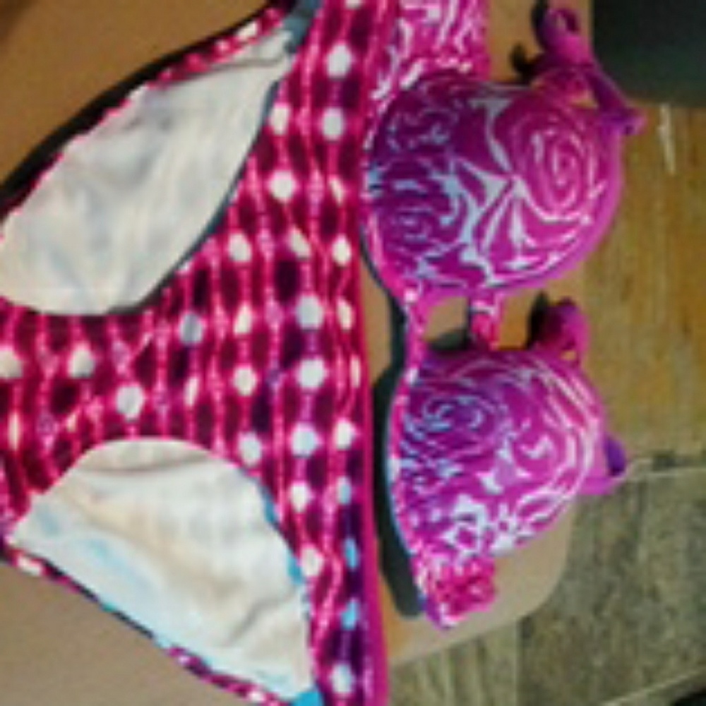 Bikini - Picture 2 of 2